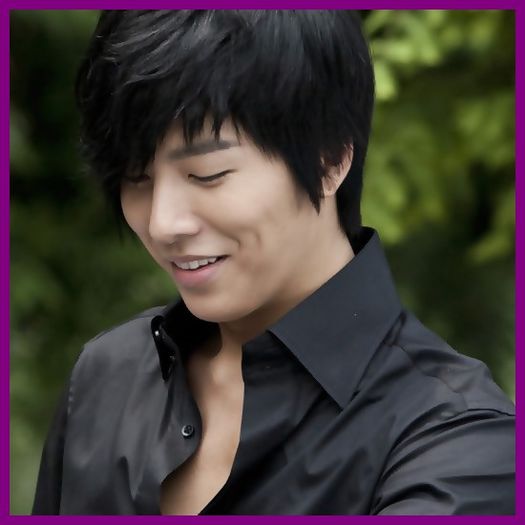 >> Hyun..te poti face starleta PlayBoy.:)) Vad ca iti place sa stai dezbracat  :))