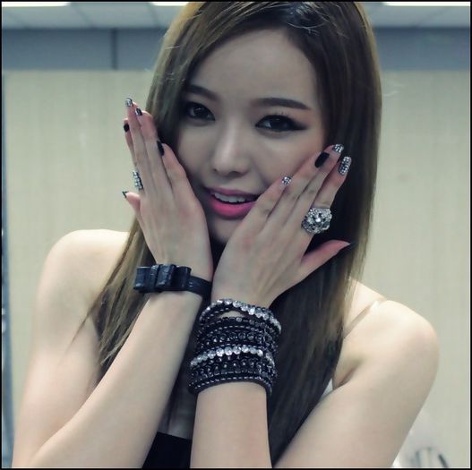 .x. Eu plec.!! Paa.!|.pleacă.|