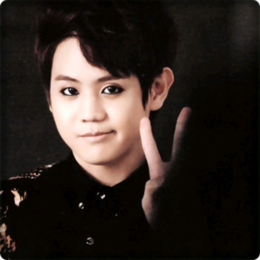 >> ..Sigur Ji :) ..Hai mai Hyun.. 8-| ..lasa kiss`urile. Ii zici lui Cho sa`ti dea.