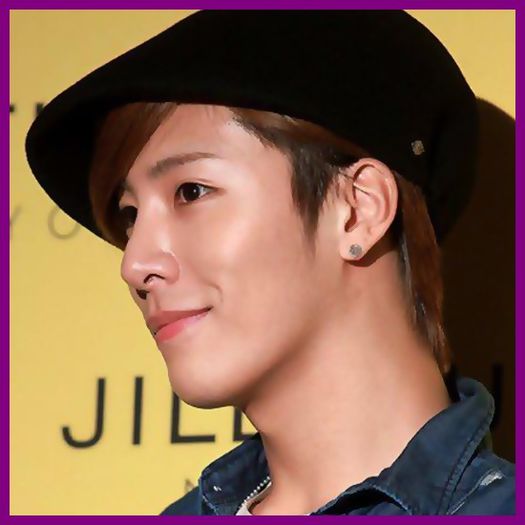 >> Sarut-o si fa-i sa ii taca guraa :o3 8-| Da Hyo..;;) 8-|