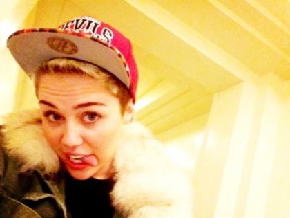 normal_20130220_BDmyuKlCEAAYLN- - 0x - Twitter Pictures - Miley