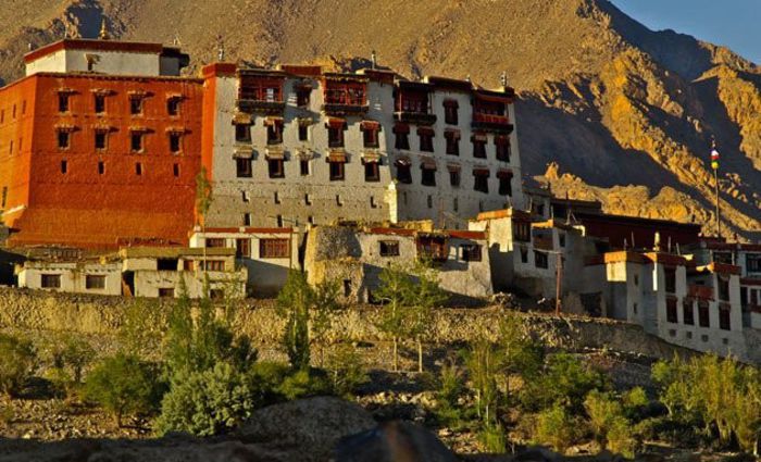 284773_150604365014235_602525_n