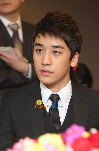 [ramase si el,la fel]: ...