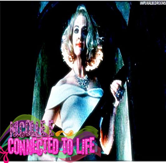 __(♥)__ Staii calma :-L. nu-ti voi face rau ; apare o femeie din intuneric ; Asta este casa mea