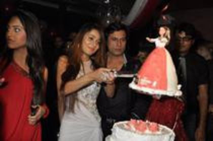 85884621_BOPLHZY3 - Sara Khan POZE NOI 2013