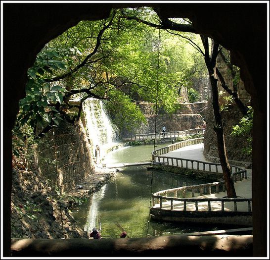 chandigarh-waterfall-at-rock-garden-chandigarh - Fascinanta Indie