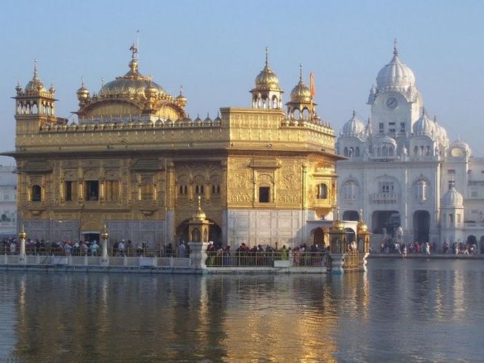 amritsar-goldenwhite-temp-767289 - Fascinanta Indie