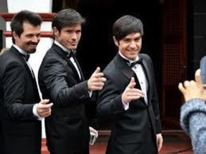 164487_425107940906753_1016923365_n