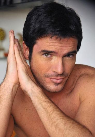 318766_222149227907401_1355874244_n