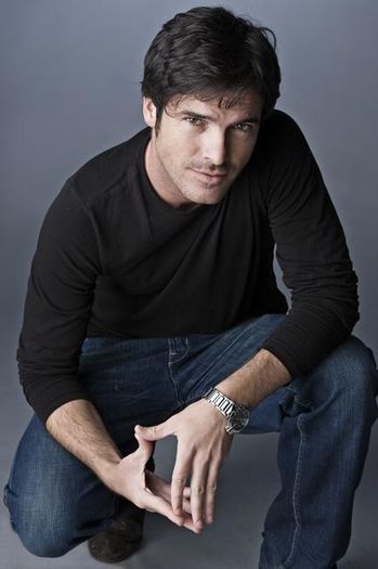 406335_221458461309811_473758918_n