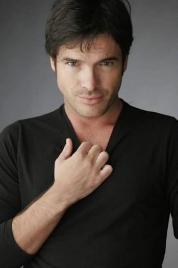 428854_221458101309847_1192945803_n