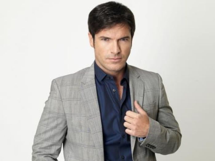 532131_221460671309590_730428604_n