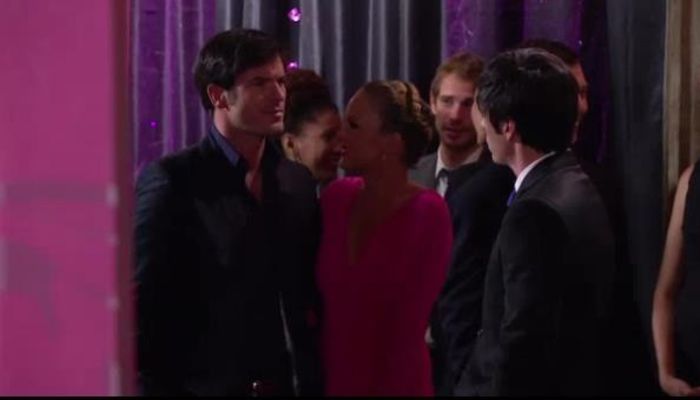 576942_242890549166602_1082997104_n