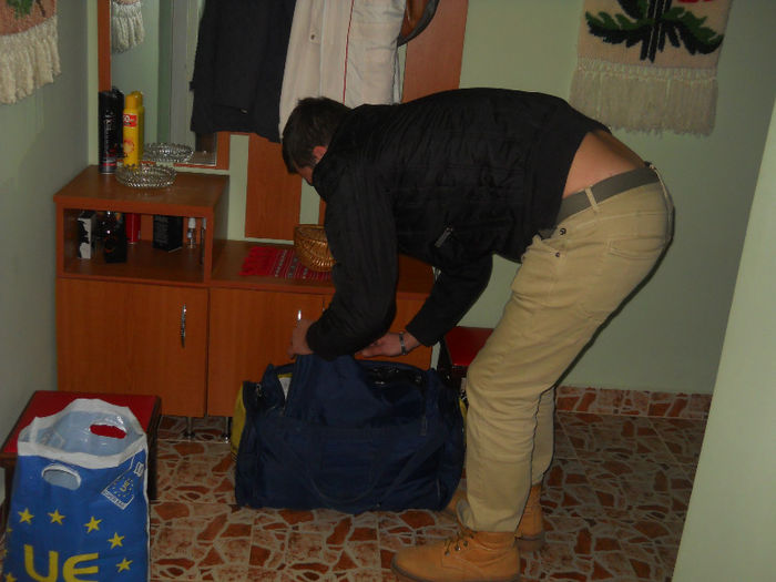 îmi iau traista-n băţ