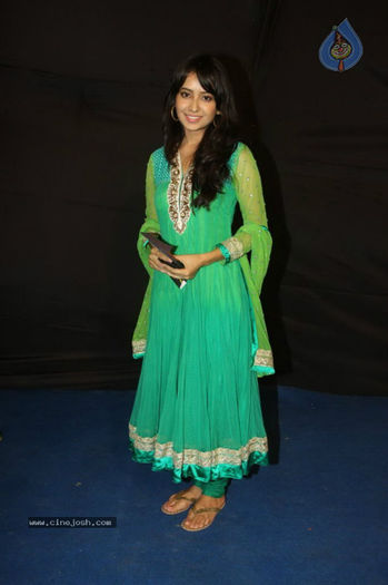 hot_tv_celebs_at_indian_telly_awards_2012_0106120239_0064 - Asha Negi _PURVI