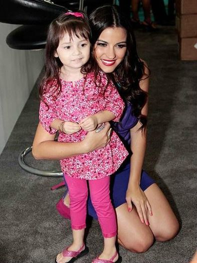 297896_359976060747449_1602053285_n