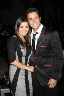 563880_361837657227956_907506429_n