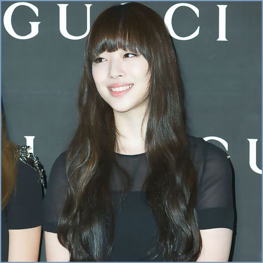 - Spune unaa..In afara de cei noi-veniti..Pe aia o stiu..:))