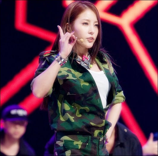 ` Ahh..-_- Eu am plecat...noapte buna :) |pleaca sus|