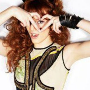images - poze cu bella thorne