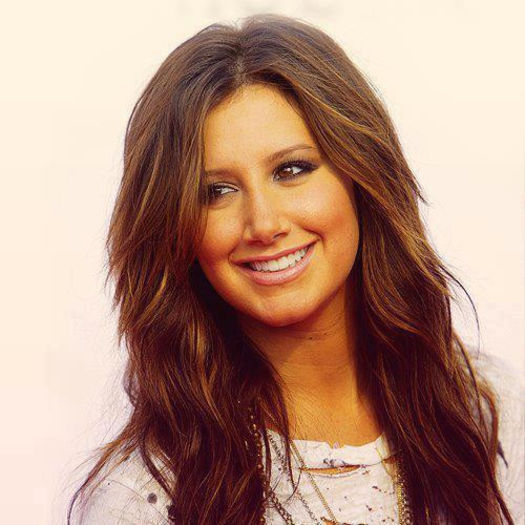 603894_405564319532950_1428877886_n - poze cu ashley tisdale