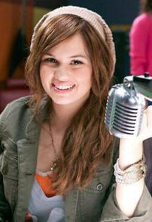 535474_296831313778859_1934050911_n - poze cu debby ryan