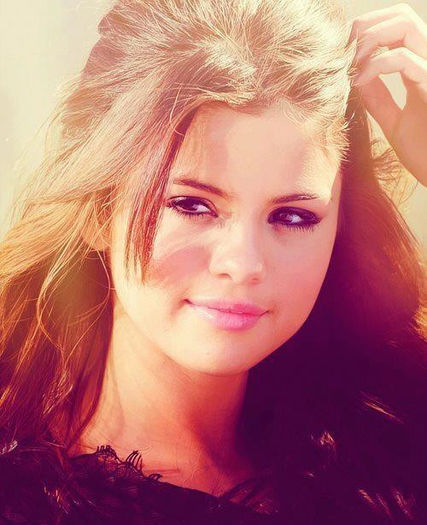 535474_296831313778859_1934050911_n - selena gomez