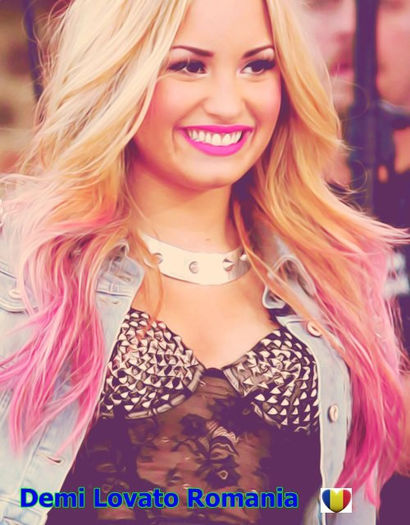 426450_10151293479730658_205370044_n - poze cu demi lovato