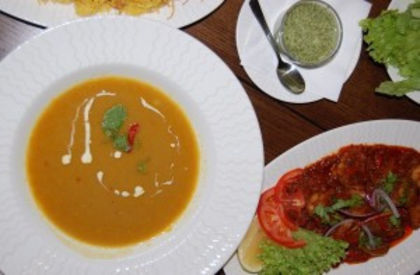 Indian-Food-Festival-@-Crowne-Plaza-Bucharest-Mulligatawny-soup-300x197