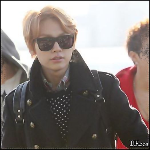 ♫ [intra;i.p.] Hellow..:-h Aam..[isi da ochelarii jos] Lume noua..Huh?:)). - l - x - Episodul 19 - x - l