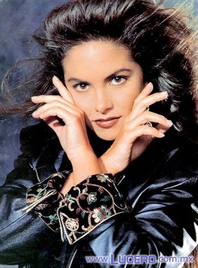 lucero_indispensable_037