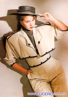 lucero_indispensable_041