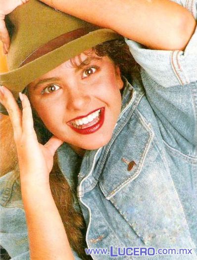 lucero_indispensable_042