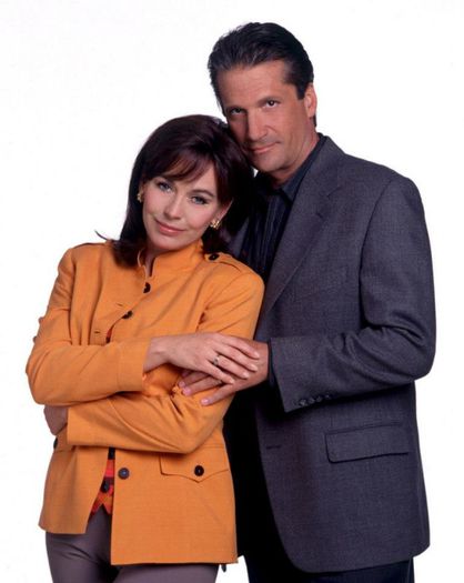 226989_573689362641704_650486990_n