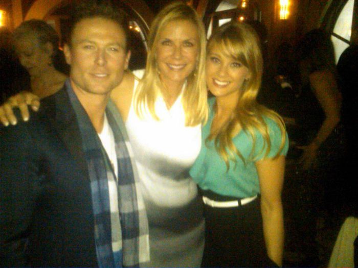 579605_385394564817283_1620628249_n