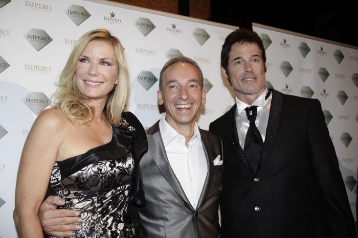 255543_472118236144915_975362850_n