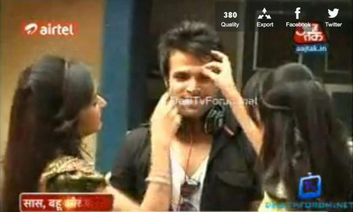 549426_137929826382352_654982866_n