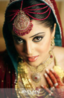 78318317_QEAFICR3 - Hindi make-up