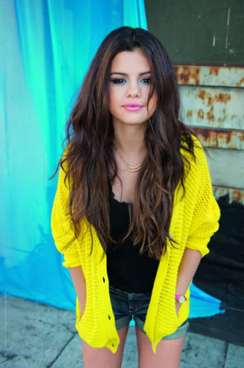 149374_10151268067190975_1557510830_n - poze cu selena gomez