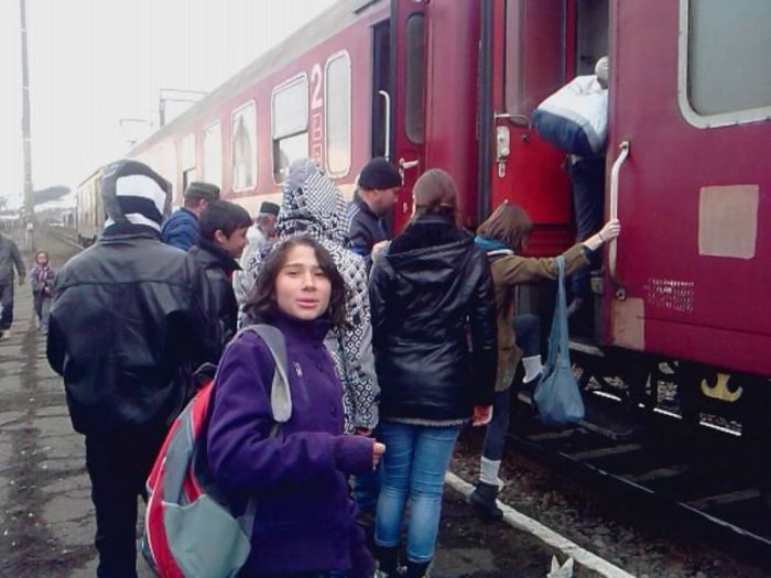 la urcarea in tren Regio - 2013 02 22 Excursie Festivalul Olimpic de Tineret European - Brasov