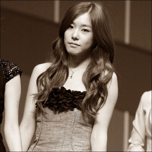 - [se opreste|se intoarce spre Ema] Pati? /:) Ce-i cu ea? - 1 _ The Return