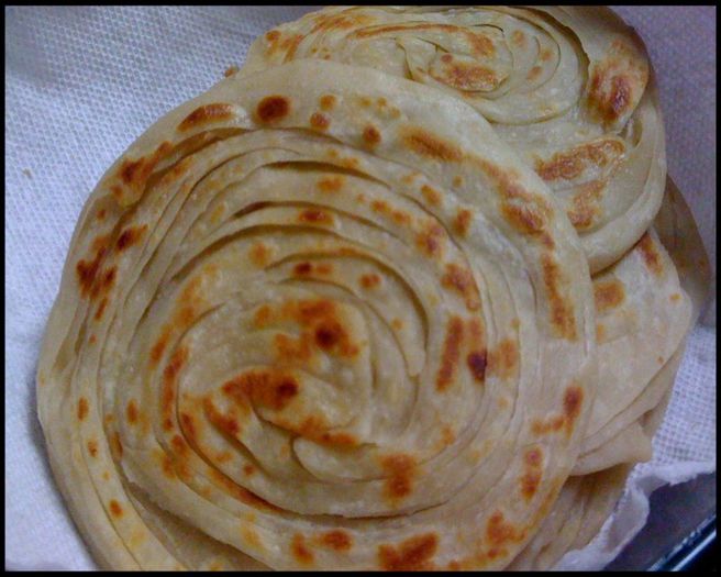 ● Lacha Parotta ●; Paine din Grau in straturi si poate fi servit cu orice
