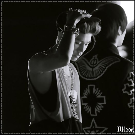 ♫ [intra;i.p.] Chh..:-w Trebuia sa ma iau eu dupa..Aaa,hei..:). - l - x - Episodul 21 - x - l