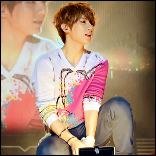 [(:] ..Oke.. Gin.. ramai singura. Sigur nu vrei sa vii? :-? ..:))