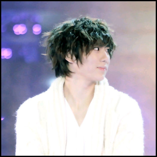 [(:] ..Dar tu? :)) ..Ai de gand sa stai aici? ..:)) - X - x - PARK - x - X