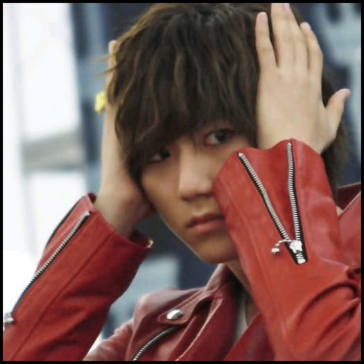 [(:] ..Ji Min.. :-w.. Ce`i faci lui Honnie.. doar eu am voie sa`l traumatizez. :)) ..:-" .. - X - x - PARK - x - X