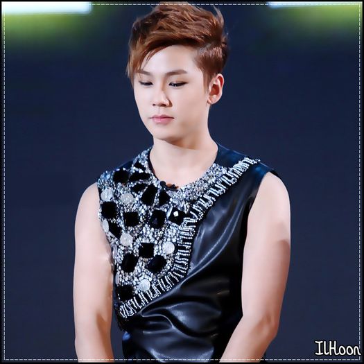 ♫ Chh..:-L :)) Hai,inca o data..:)) :-"[intinzandu`i mana]. - X - x - PARK - x - X