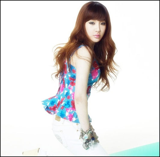 &. Ji Min...da`ti pantofii jos cat mai poti ;)) :-" - X - x - PARK - x - X