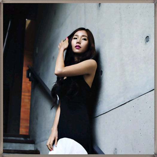 <~> ..[fuge; se duce dupa trunghiul unui copac; se reazama de el ip :))] ...x_x .. - X - x - PARK - x - X