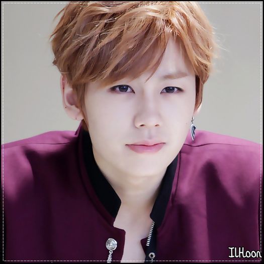 ♫ [se opreste;se uita in jur;vede putin din rochia ei;merge incet spre ea;sare in fata ei] Bauu.:)).